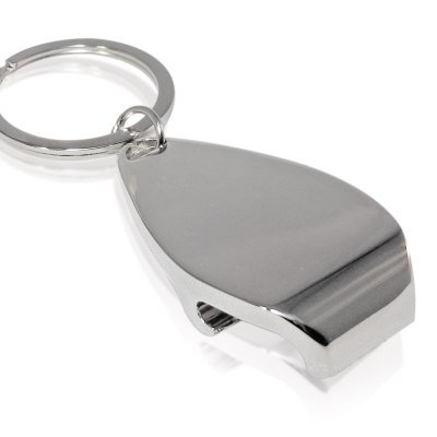 LLAVERO METÁLICO CON ABREBOTELLAS