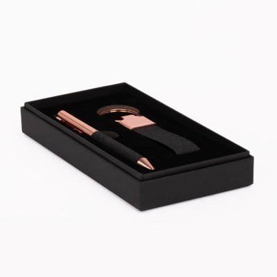 Set de Regalo "MINE" negro con detalles encobrizados.